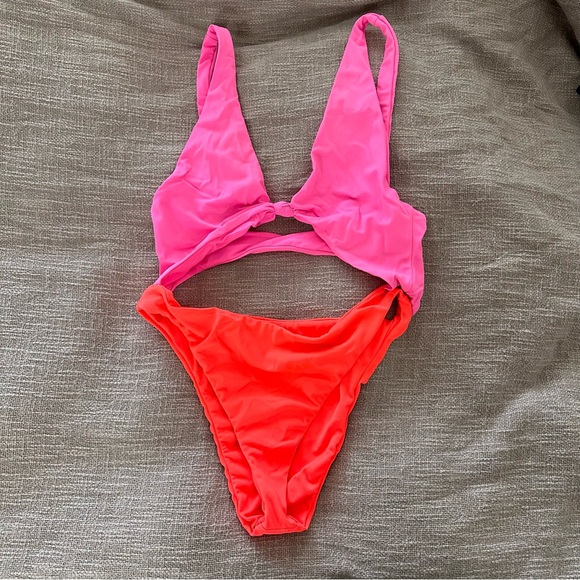 One Piece Swinsuit - Picture 4 of 5